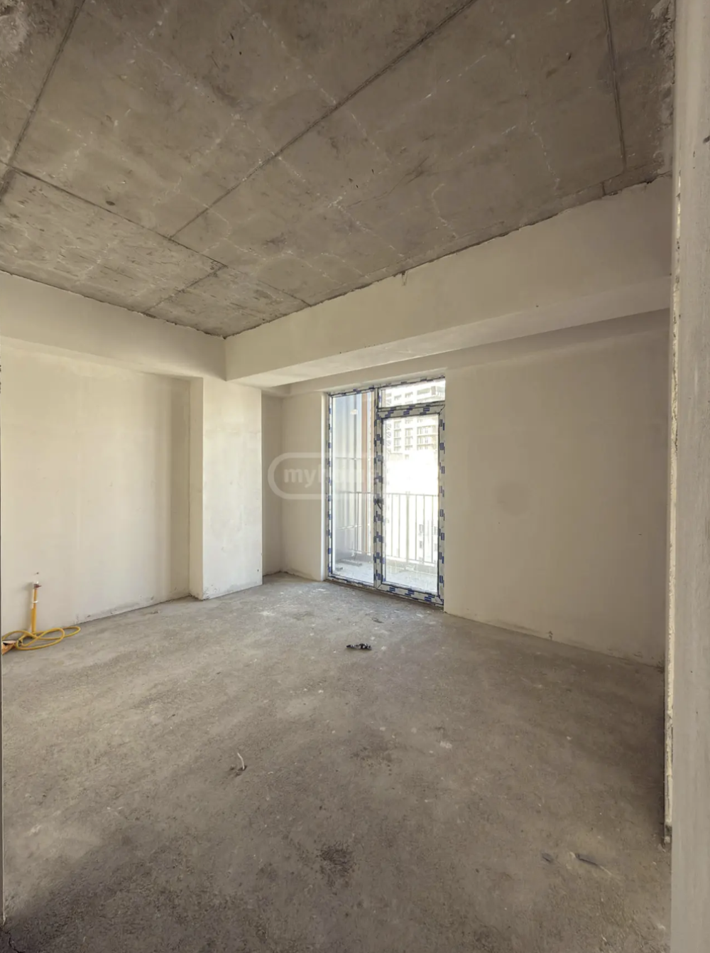 იყიდება 3 ოთახიანი ბინა ნუცუბიძის ფერდობზე